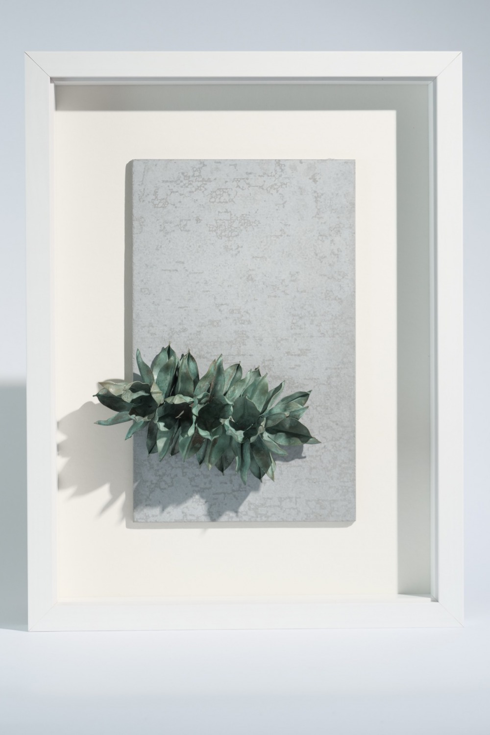 廖建清 伴生#4 10×10×7cm(含框) 紅銅、化學染色、水泥板 2023