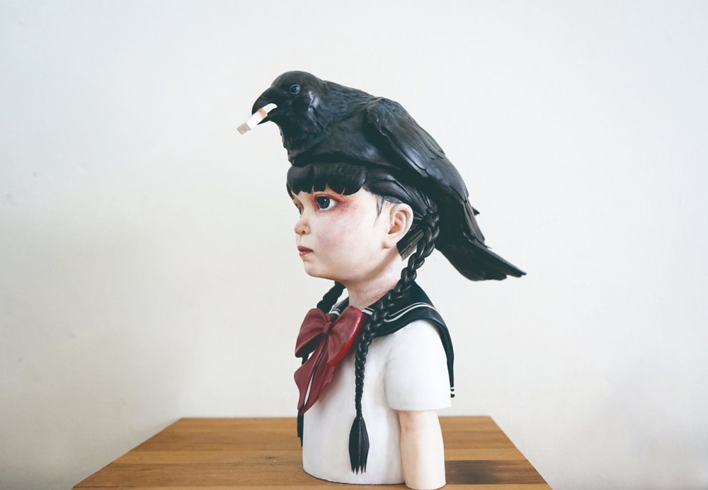 楊依香_新十二生肖/烏鴉 _光固化樹脂、手繪上色_26x16x27cm_2022