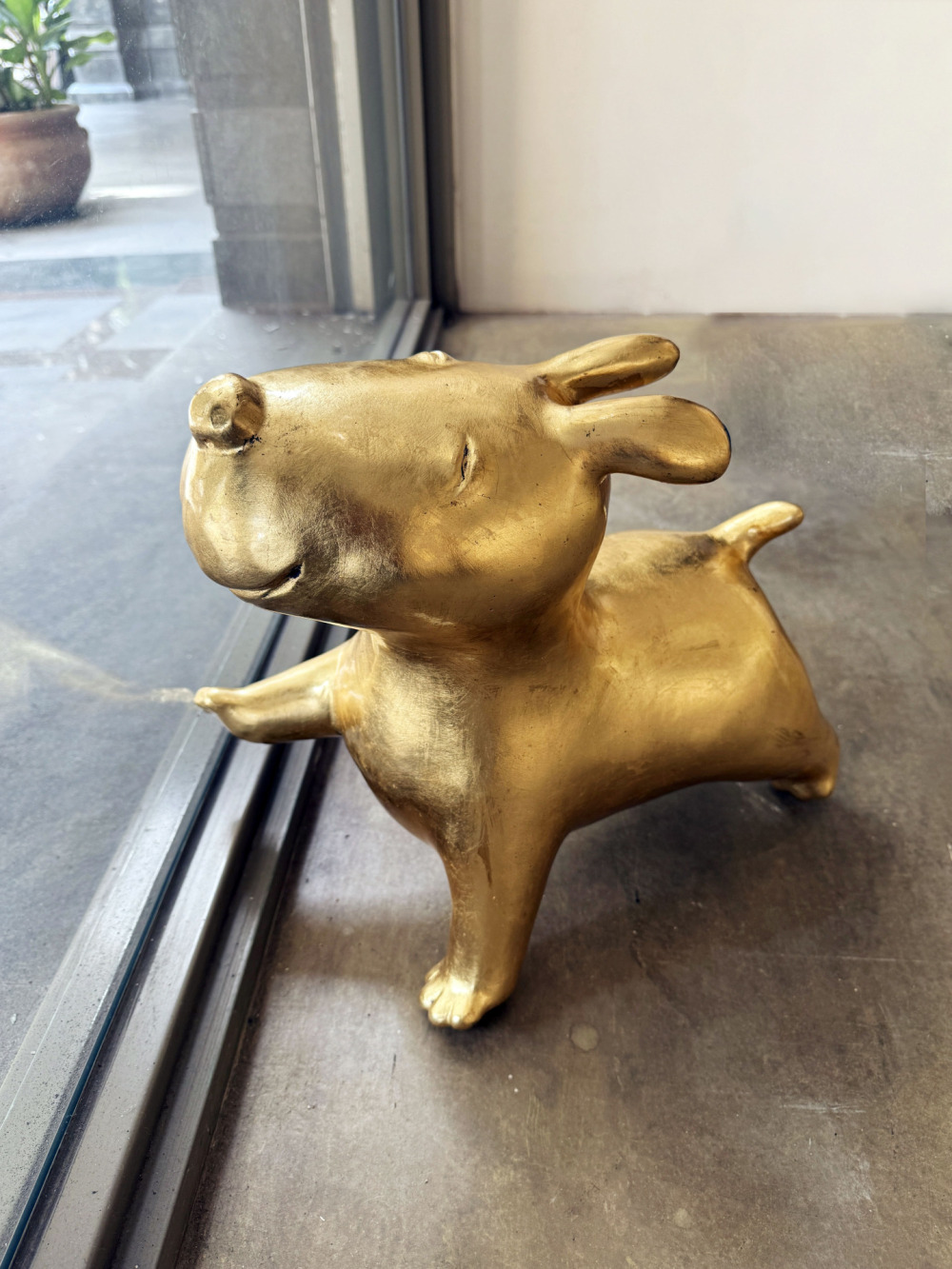 陳煜權、蕭明瑜_小來旺_青銅鑄造、銅箔_35x42x18cm_2025