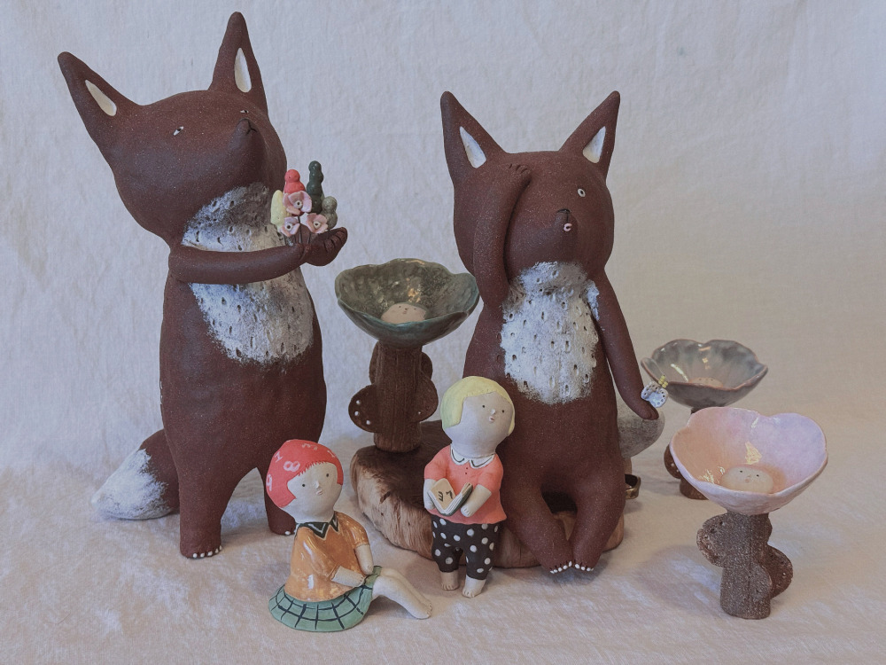 陳淑妮_在時間裡玩耍_陶土、化妝土、釉藥、金屬線材_30x18x24_2026