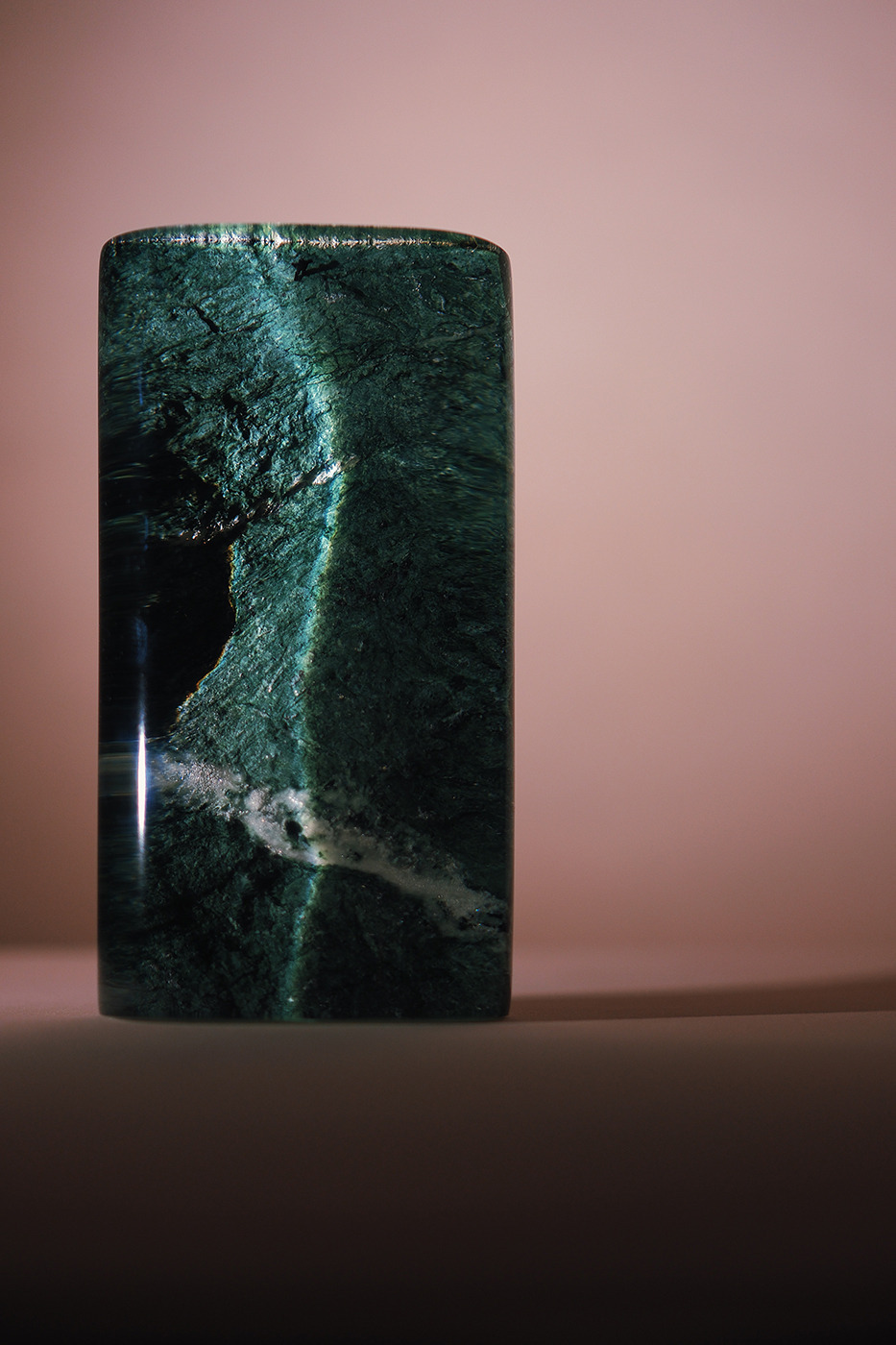 李曜丞_隨光漂流11_蛇紋石、環氧樹脂_17.8×9.5×5.2 cm_2024