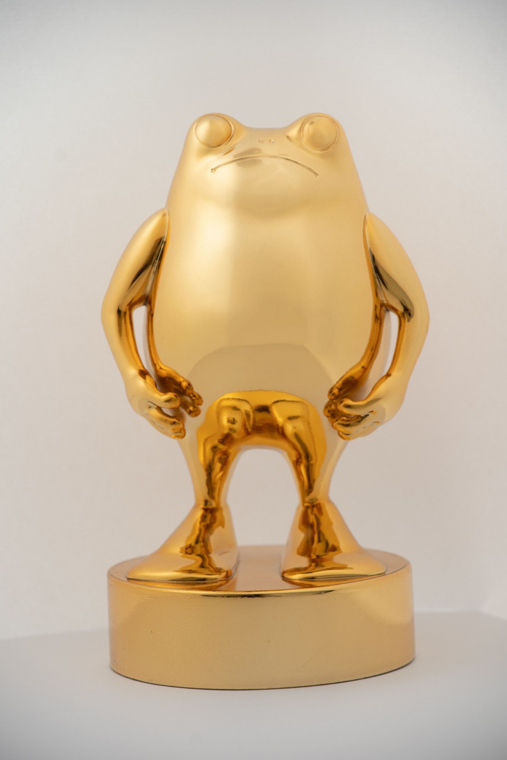 李偵綾 fafa-4 12.9×13.6×21.4cm 樹脂、金屬金 2021
