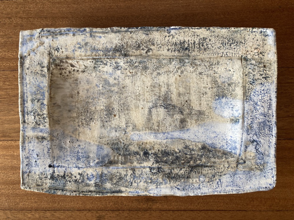 李之旋_藍紋長盤A_陶土_32x22x3cm_2023