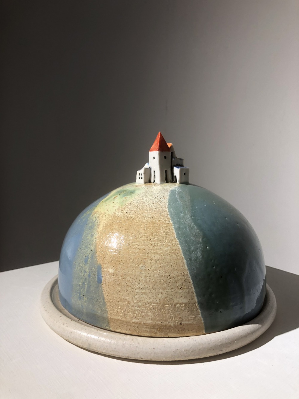 星球一⾓-A 陶土、瓷土 21x16cm 2021<br />