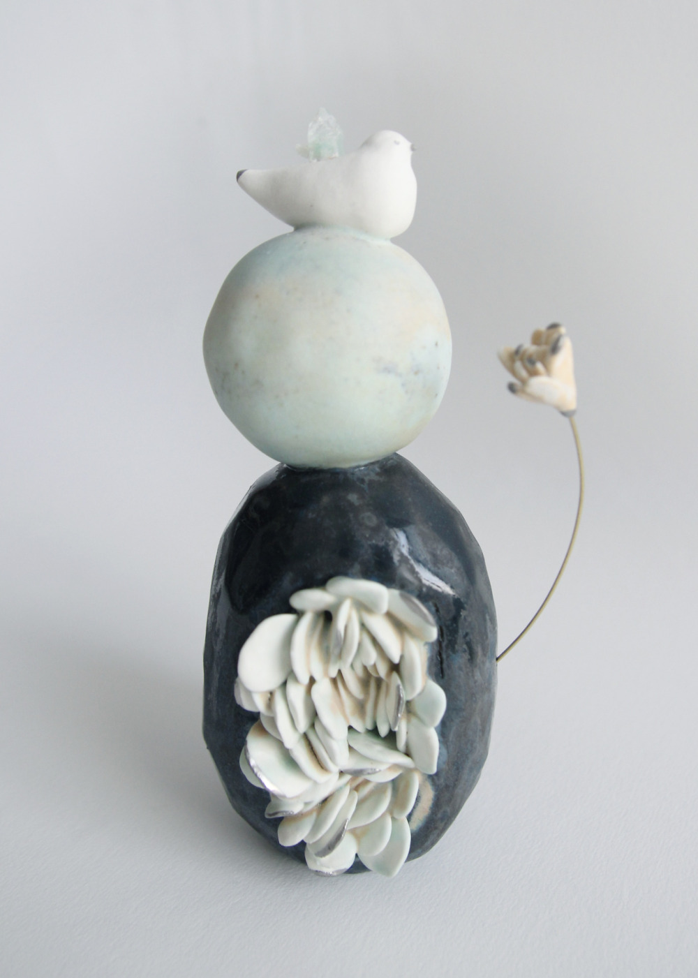 森酪梨_閃耀的秘密_陶土、釉藥、黃銅_9x7x19_2026