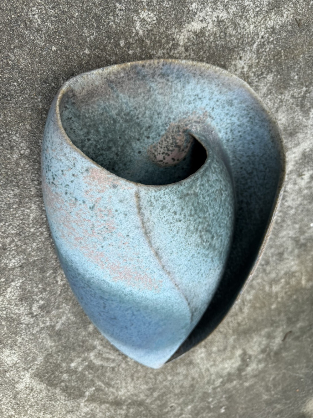 陳淑耘_光·痕_陶瓷、1230度瓦斯窯還原燒成_50x28x15cm_2025