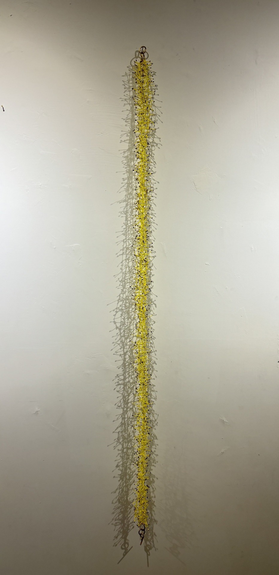 蔡依珊 點點漫-光之金黃 20×20×4cm 紙、石膏、銀 、線 2024