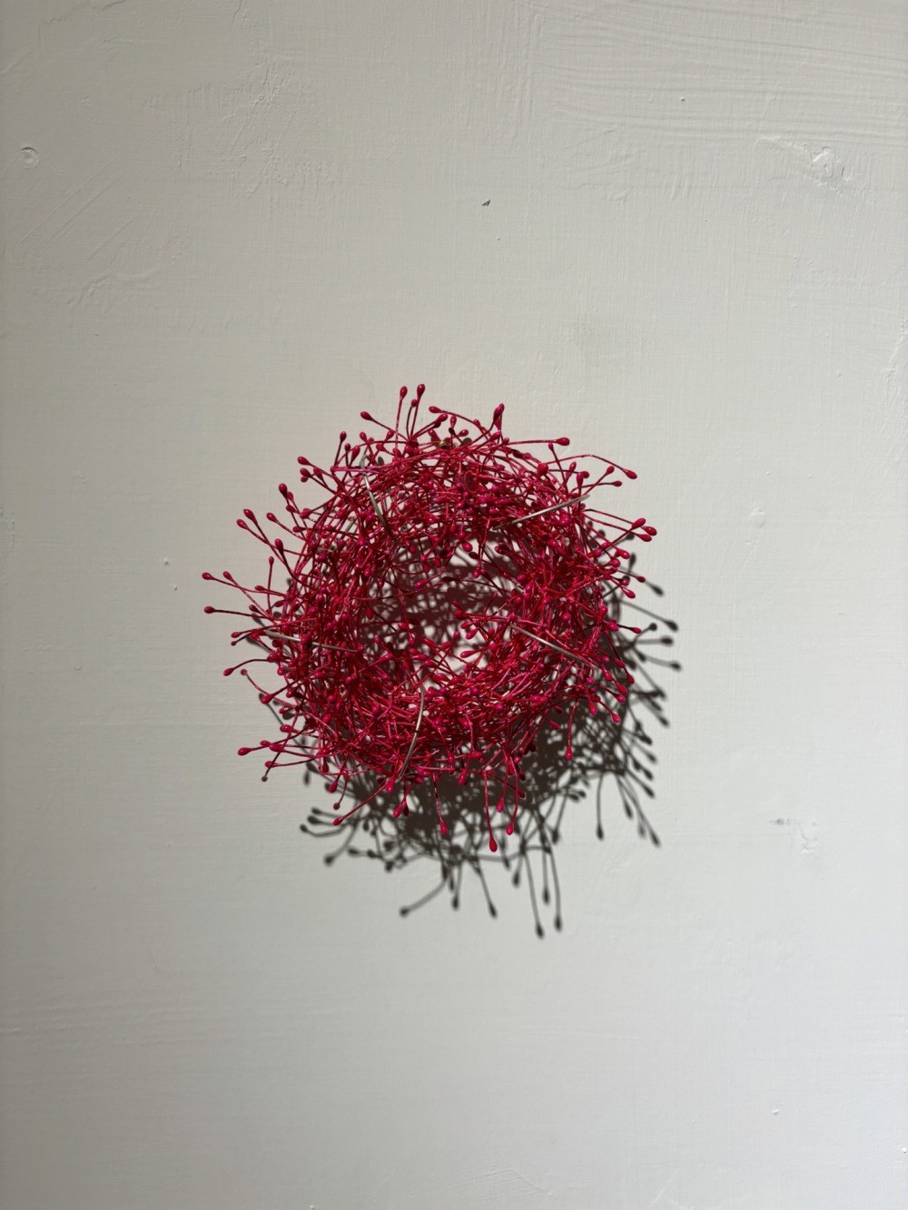 蔡依珊 點點漫-紅 10×6×10cm 紙、石膏、銀 、線 2024