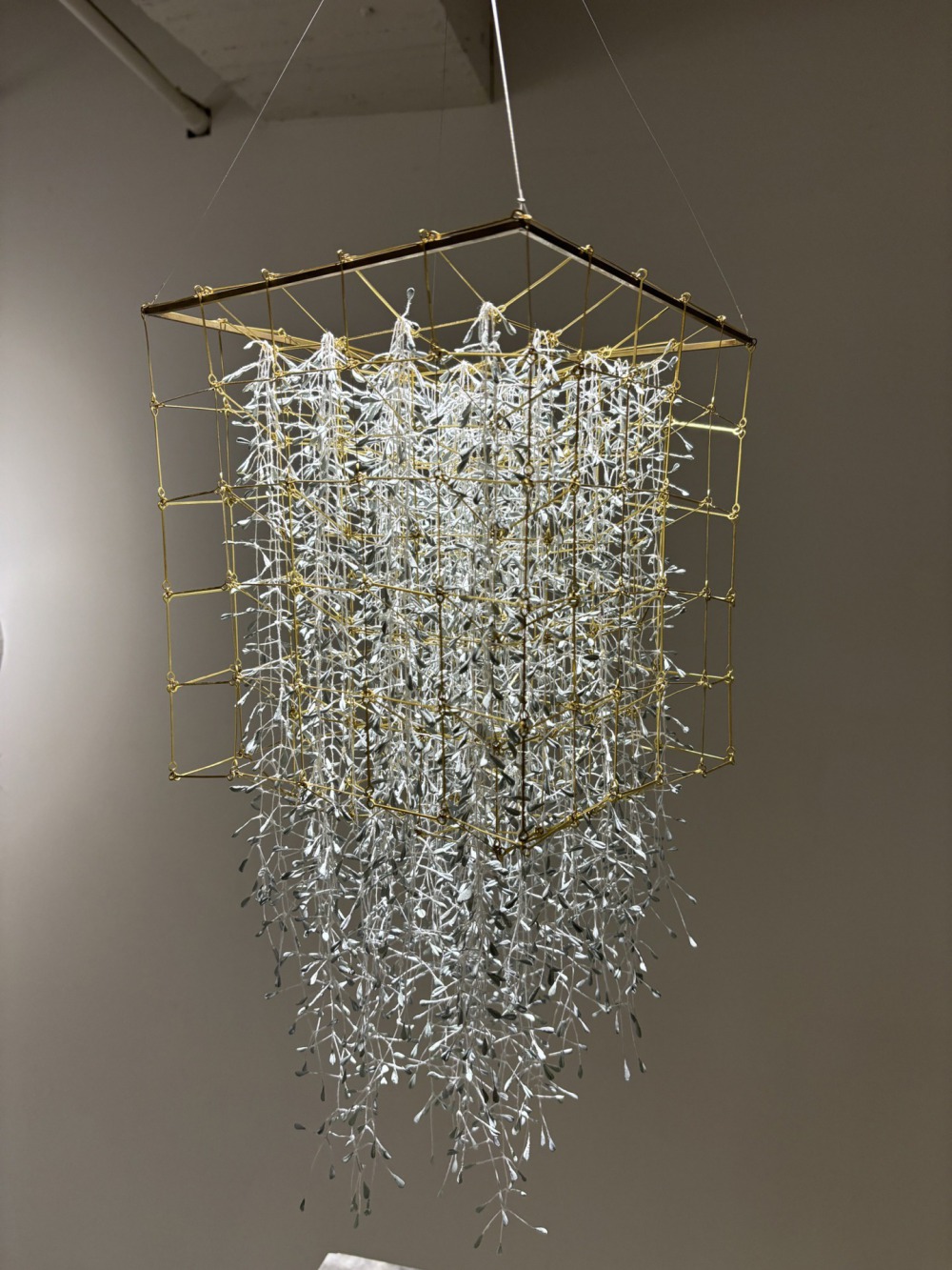 蔡依珊 漫植體I 20×20×45cm 棉線、石膏、黃銅 2024