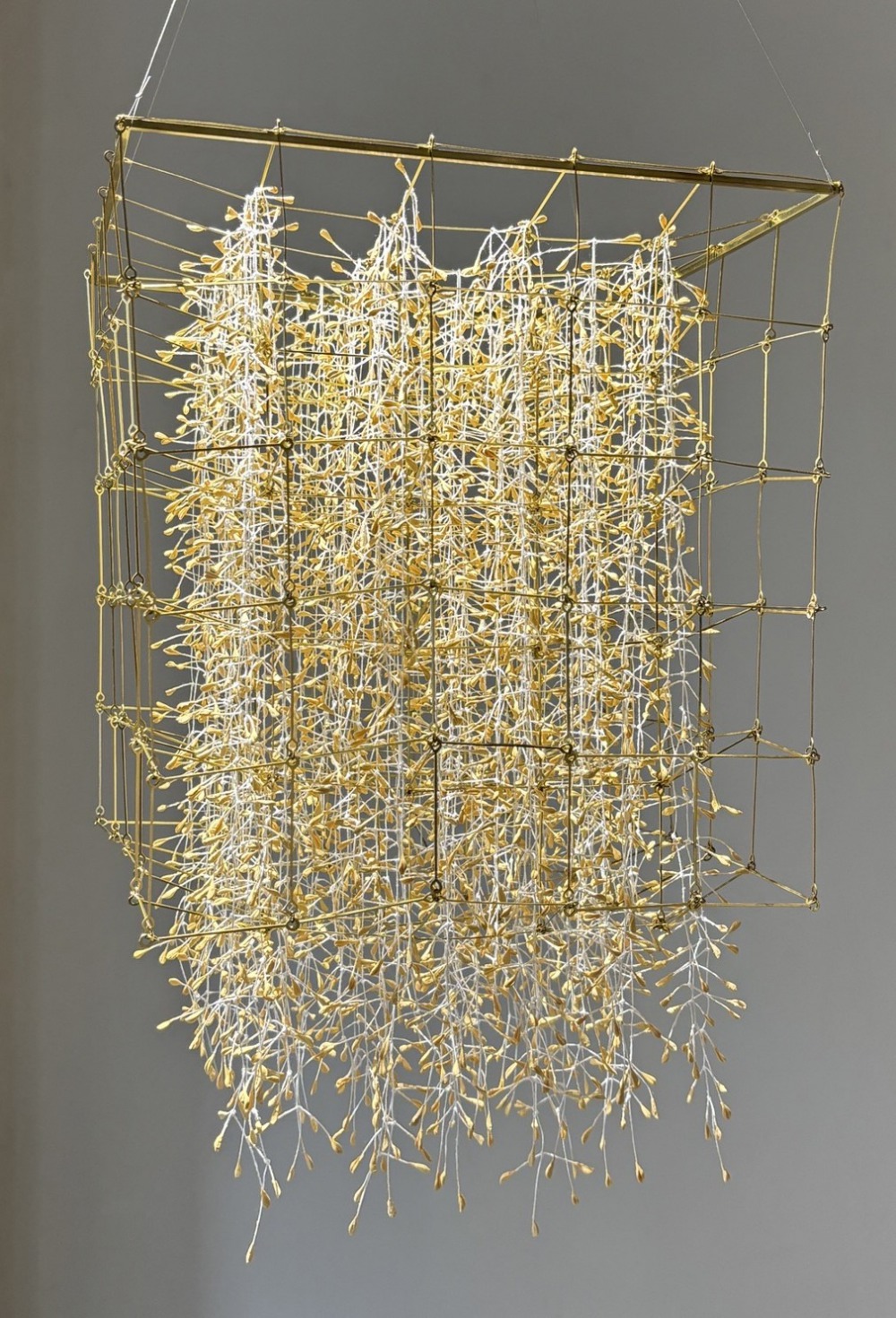 蔡依珊 漫植體II 25×25×40cm 棉線、石膏、黃銅 2024