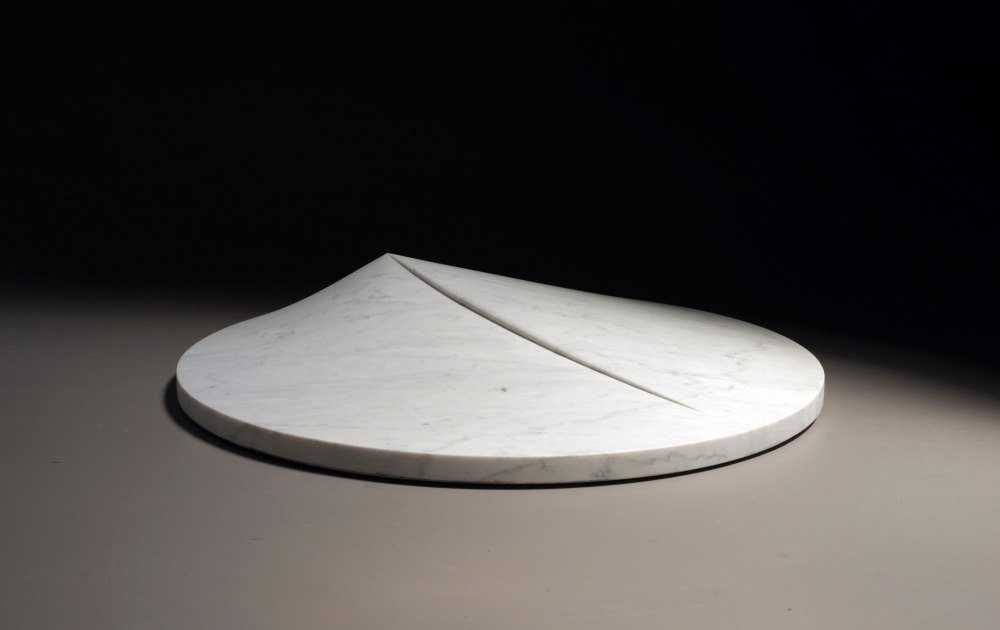 吳孟璋 逾-2 48×48x9cm 大理石 2016<br />