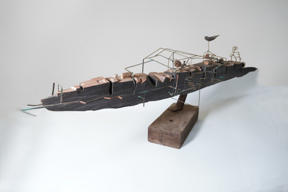 陳淑強 漂流之島 H24xW104xD40cm 複合媒材‧現成物 2011<br />