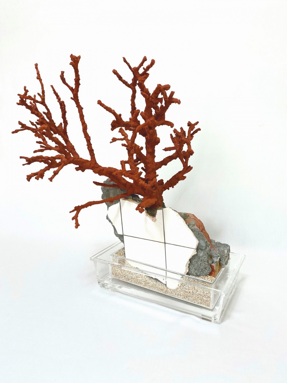 洪 瑄 行至水窮處IV 45x35x44.5cm 混凝土‧鐵條‧紅磚‧磁磚‧壓克力‧黃金石 2021