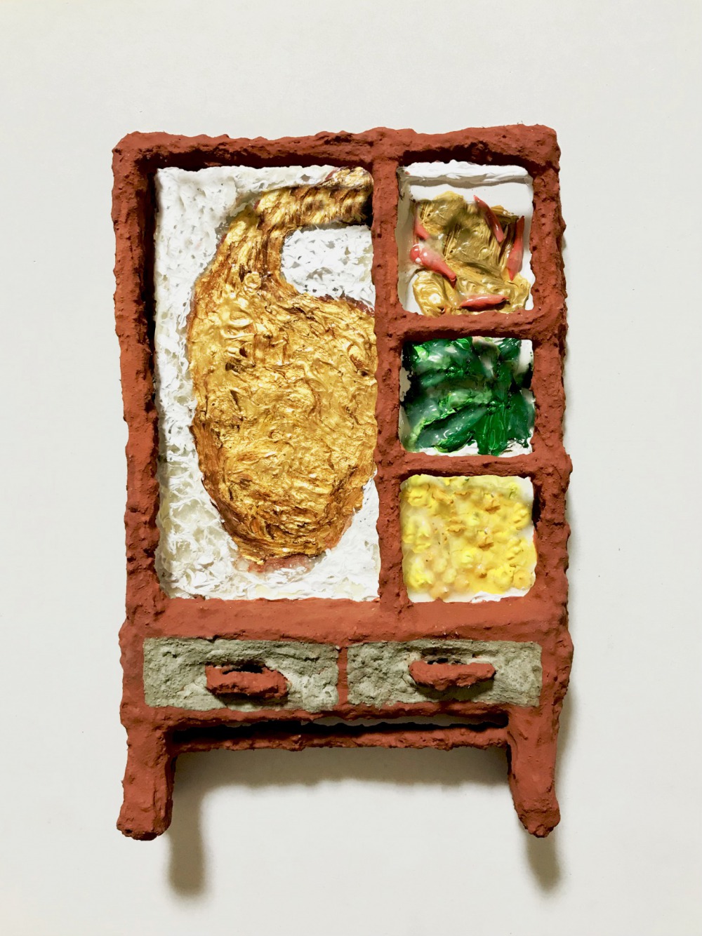 洪 瑄 多寶格架附珍饌4樣 28x16x1cm 矽酸鈣板‧水彩‧混凝土‧紅磚 2022<br />