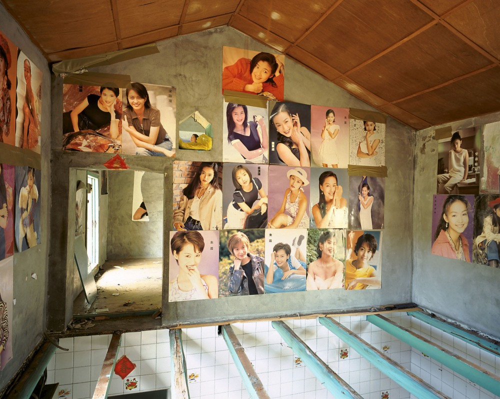 陳伯義 紅毛港遷村實錄-遺留(2007 高雄市海汕三路32-2號 洪榮守) 100x120cm 銀鹽彩色相紙 2007<br />