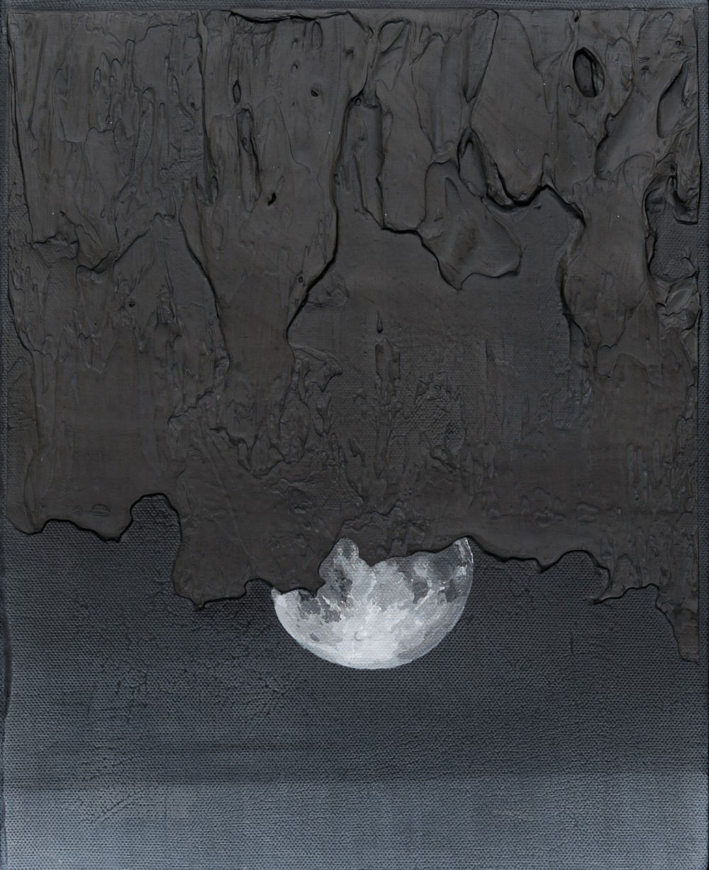 詹莊軒 雲裡的月亮 27x22cm 壓克力‧炭筆‧塑型劑‧畫布 2022<br />