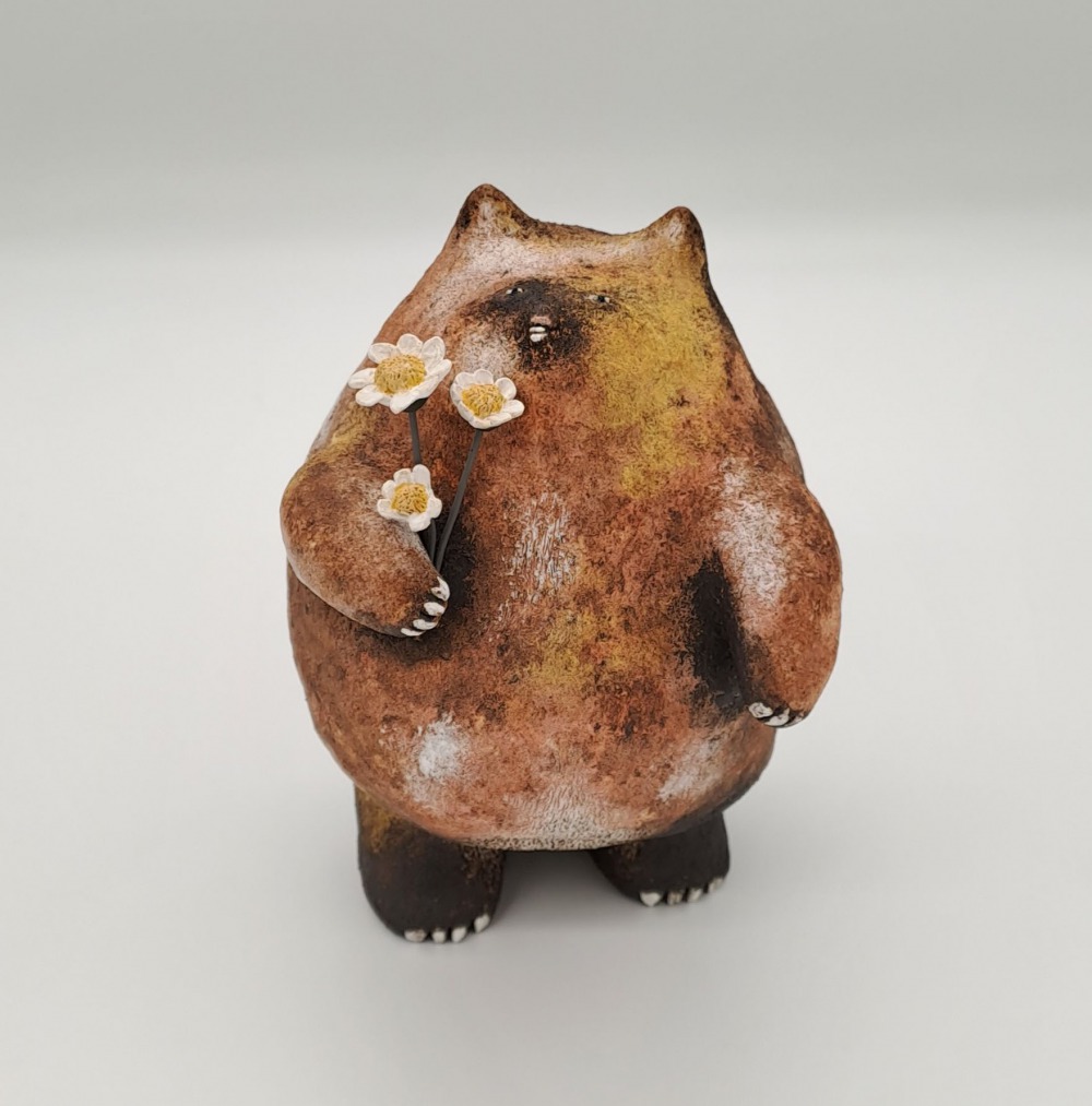 常玉蘭--貓與花 9×6.5×17.6cm 白熟料土、化妝土、泥漿 2023