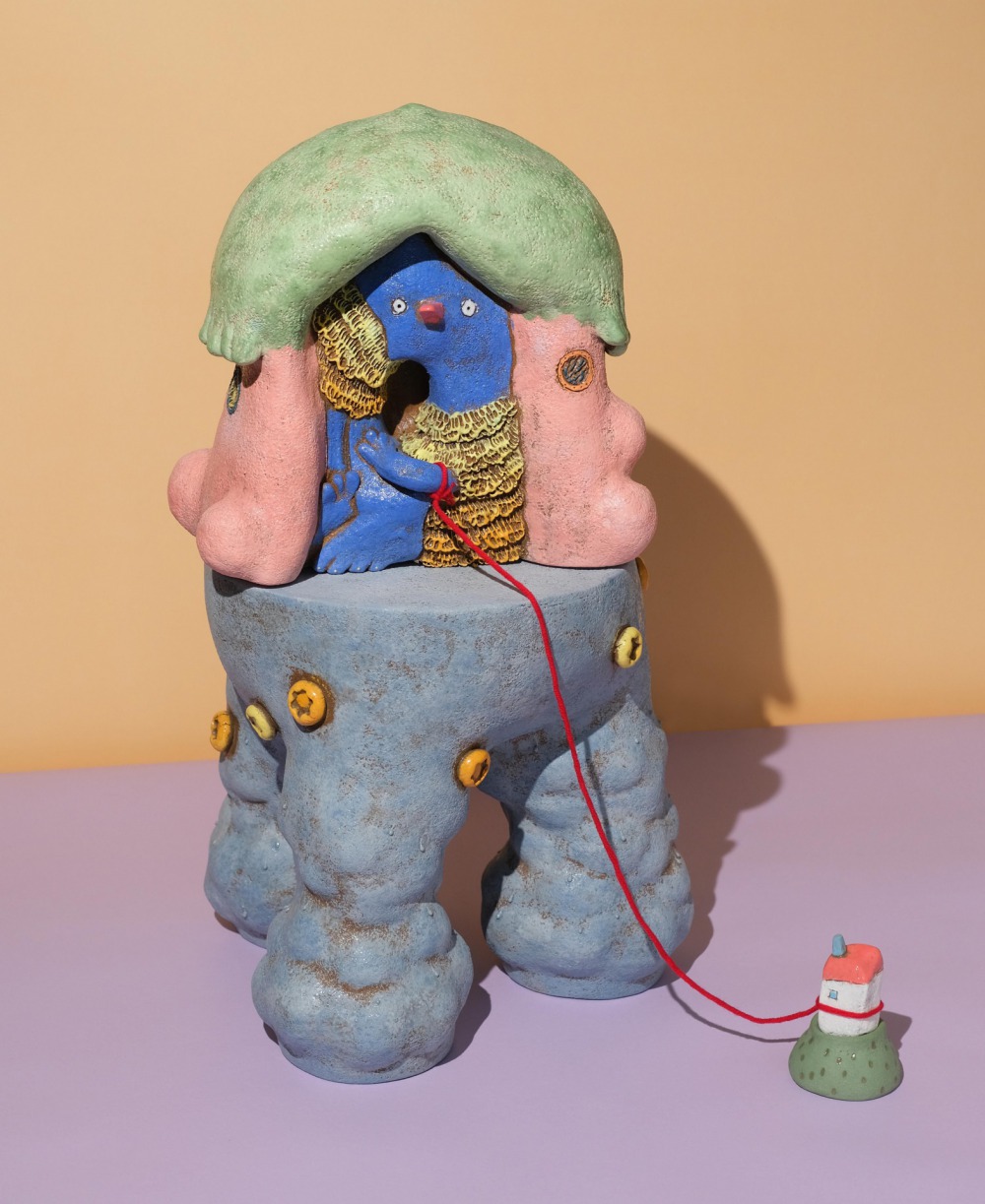 施姵伃--我能飛嗎 ? 28x28x47cm 陶、化妝土、釉 2021