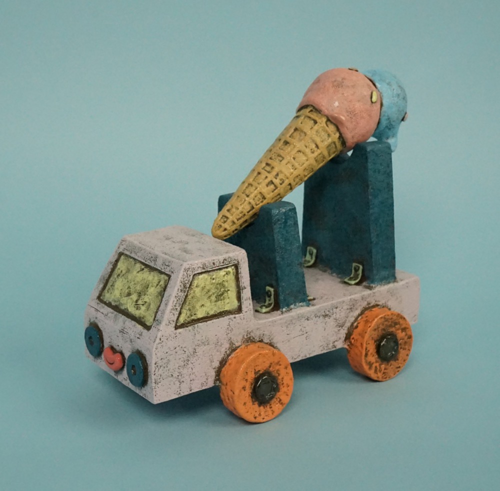 施姵伃--甜筒預拌車 27x23x15cm 陶、化妝土、釉 2023