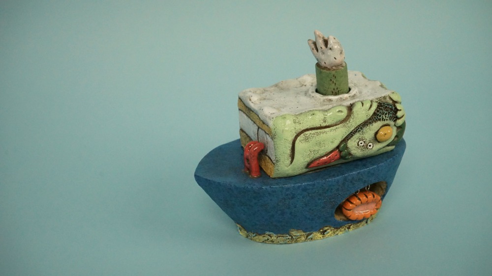 施姵伃--奶遊輪蛋糕 14×21×19cm 陶、化妝土、釉 2023