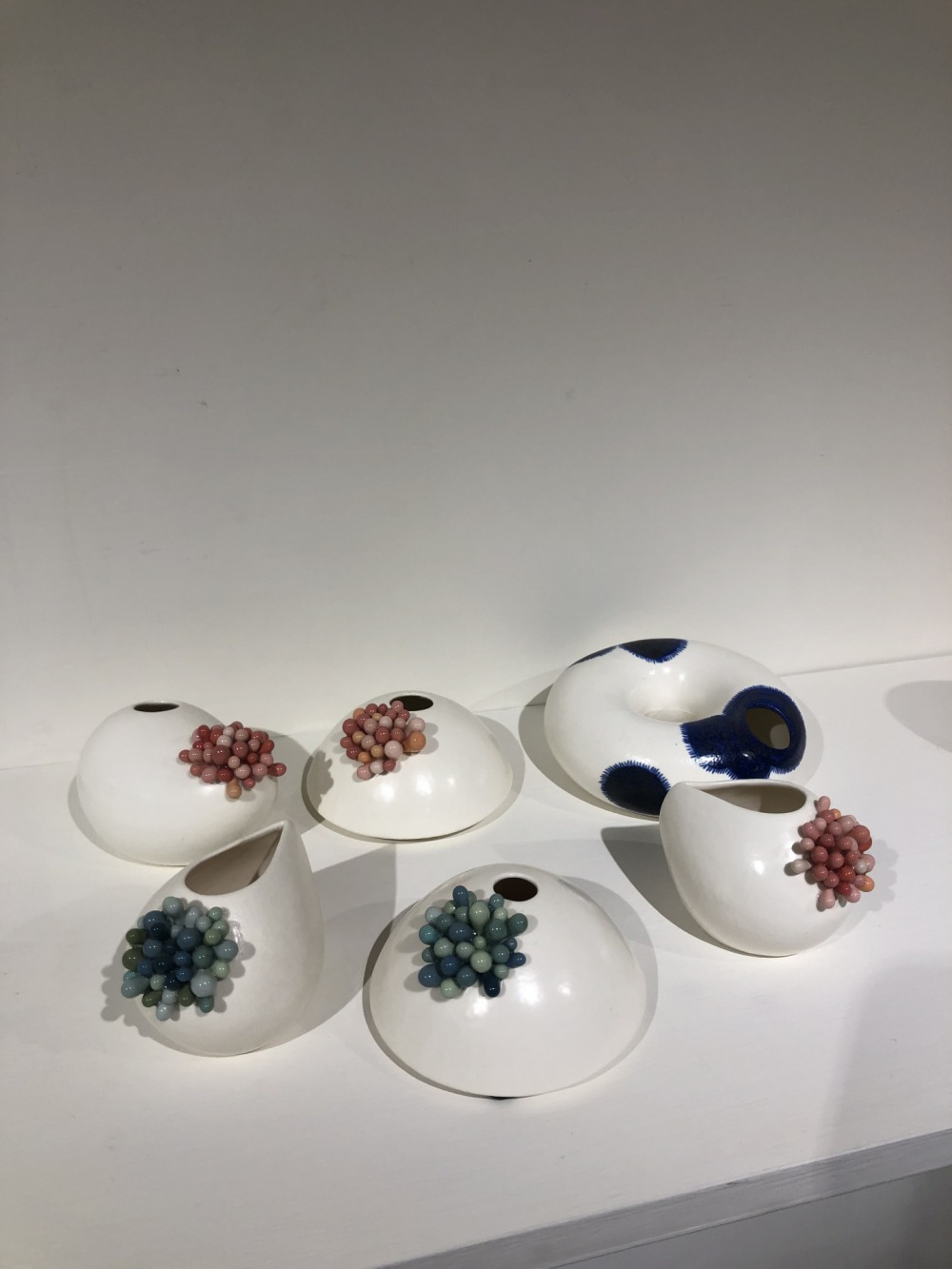 胡慧琴 泡泡小花器 瓷 約10x10x4cm(單件) 2022