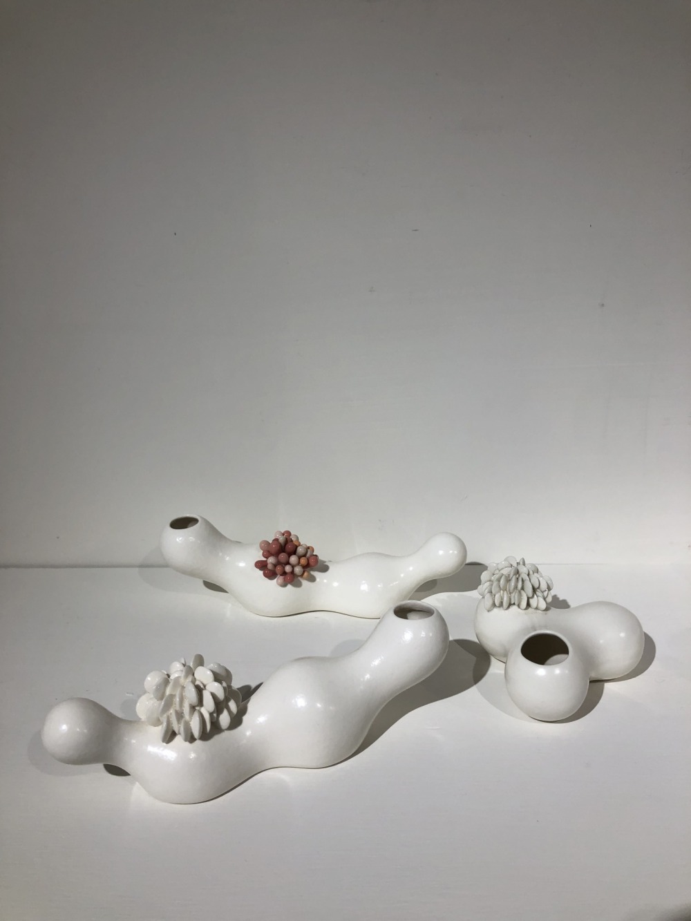 胡慧琴 泡泡小花器 瓷 約10x10x4cm(單件) 2022