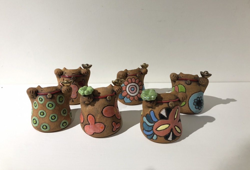 胡慧琴 臘腸貓花器 美國紅土 5x5x6cm(單件) 2019