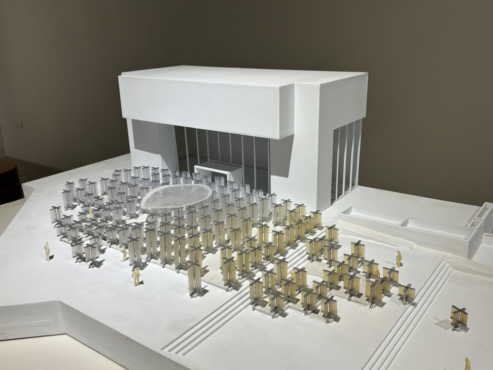 共序工事 北美館X-SITE模型-密集板、壓克力、金屬漆、複合媒材 123x62x28 2019