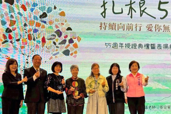 Taichung Teacher Zhang's 55th Anniversary: ​​With Love as a Lamp and Heart as a Bridge, Volunteers Illuminate the City's Profound Power