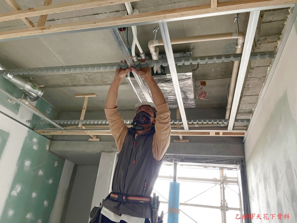 1110122 乙棟8F天花下骨料