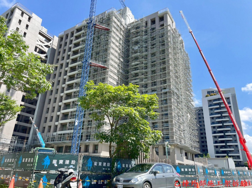 乙棟外部施工架拆除