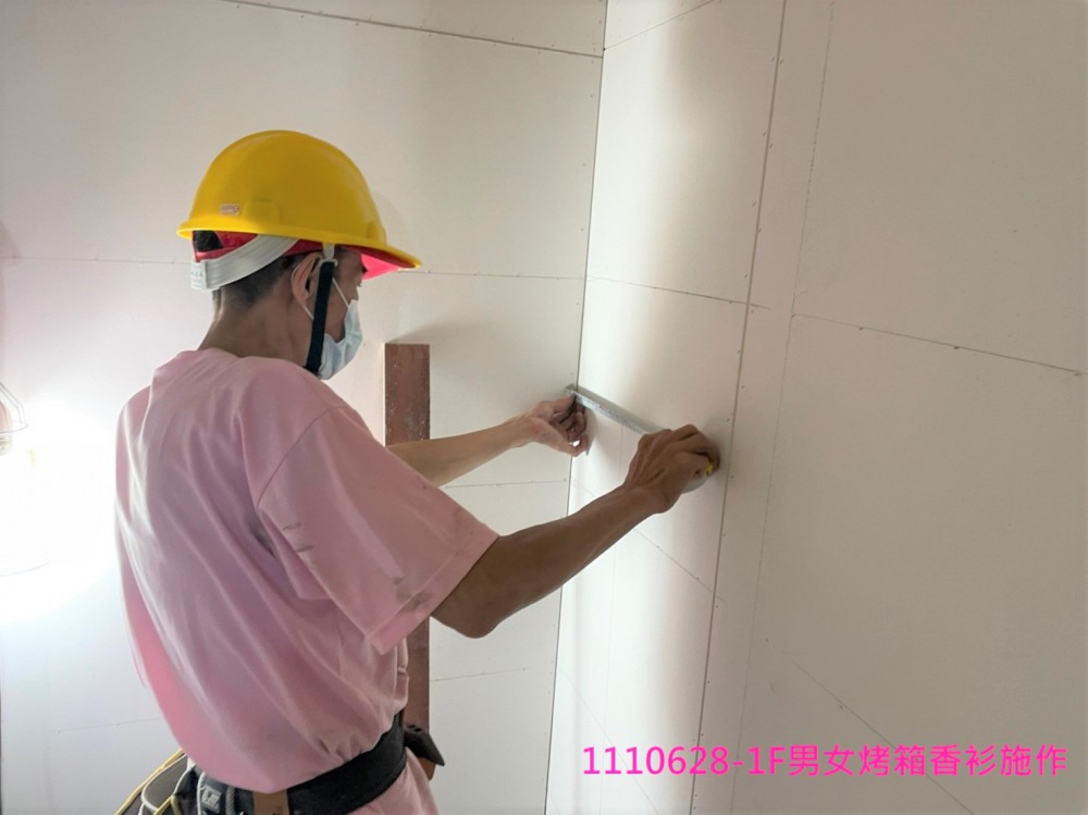 甲R1F聚脲防水噴塗中