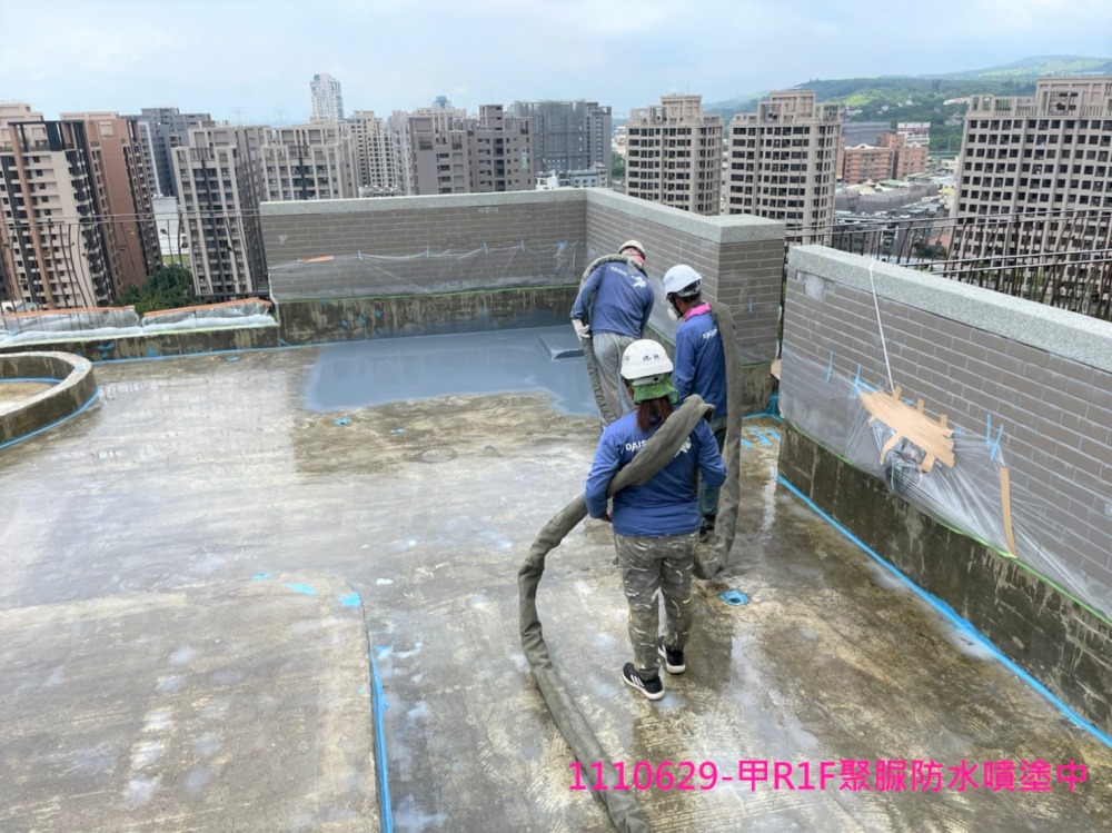 -甲R1F聚脲防水噴塗中