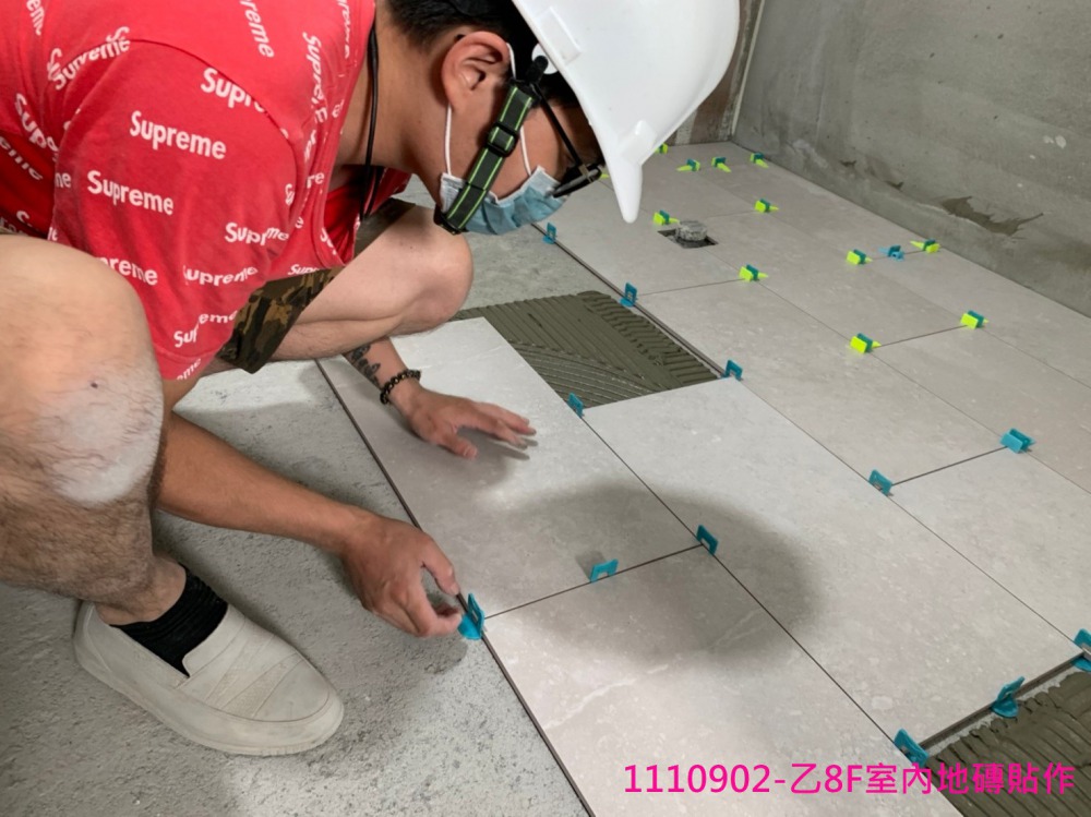 乙8F室內地磚貼作