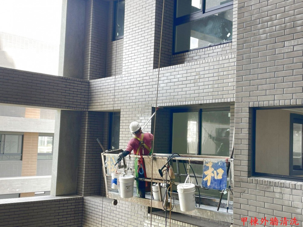 甲棟外牆清洗
